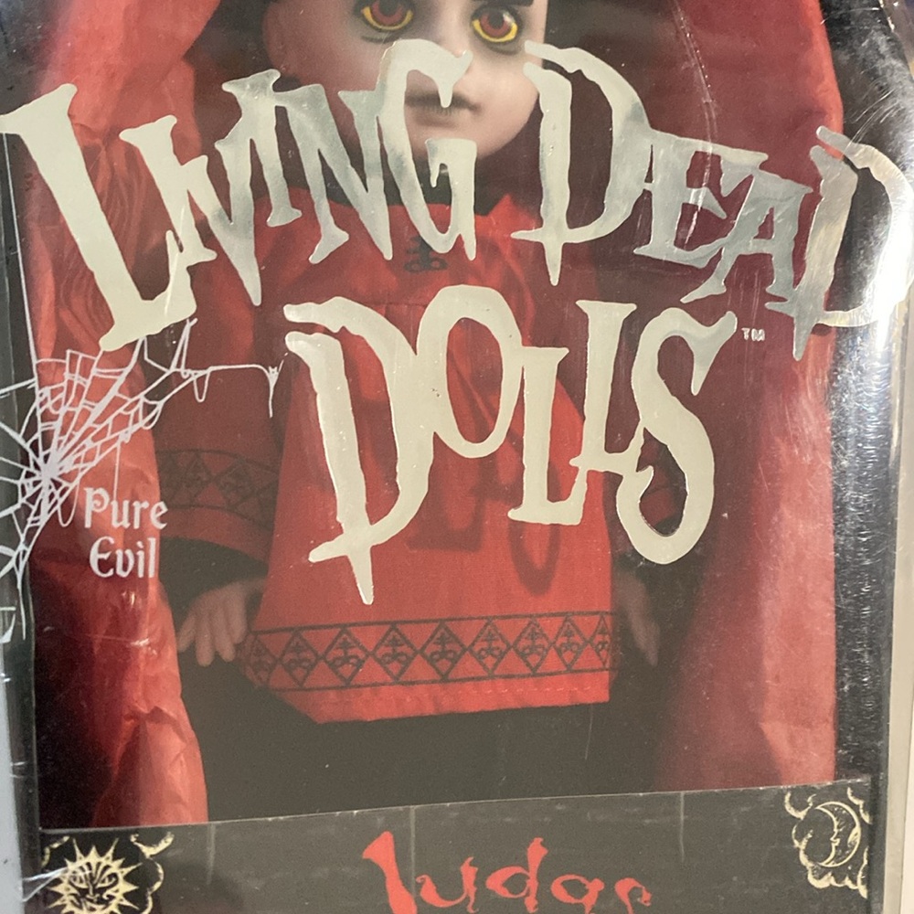Living Dead Dolls Series 15 Judas - Picture 3 of 11